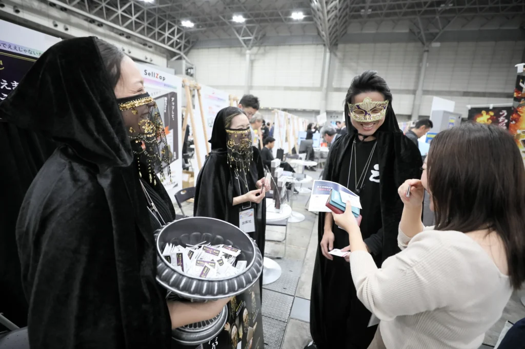 【出展レポート】プロの占い師も本物と間違えた！？「Startup JAPAN EXPO 2026」で大反響を呼んだ『WEBの占いの館』の裏側を大公開！